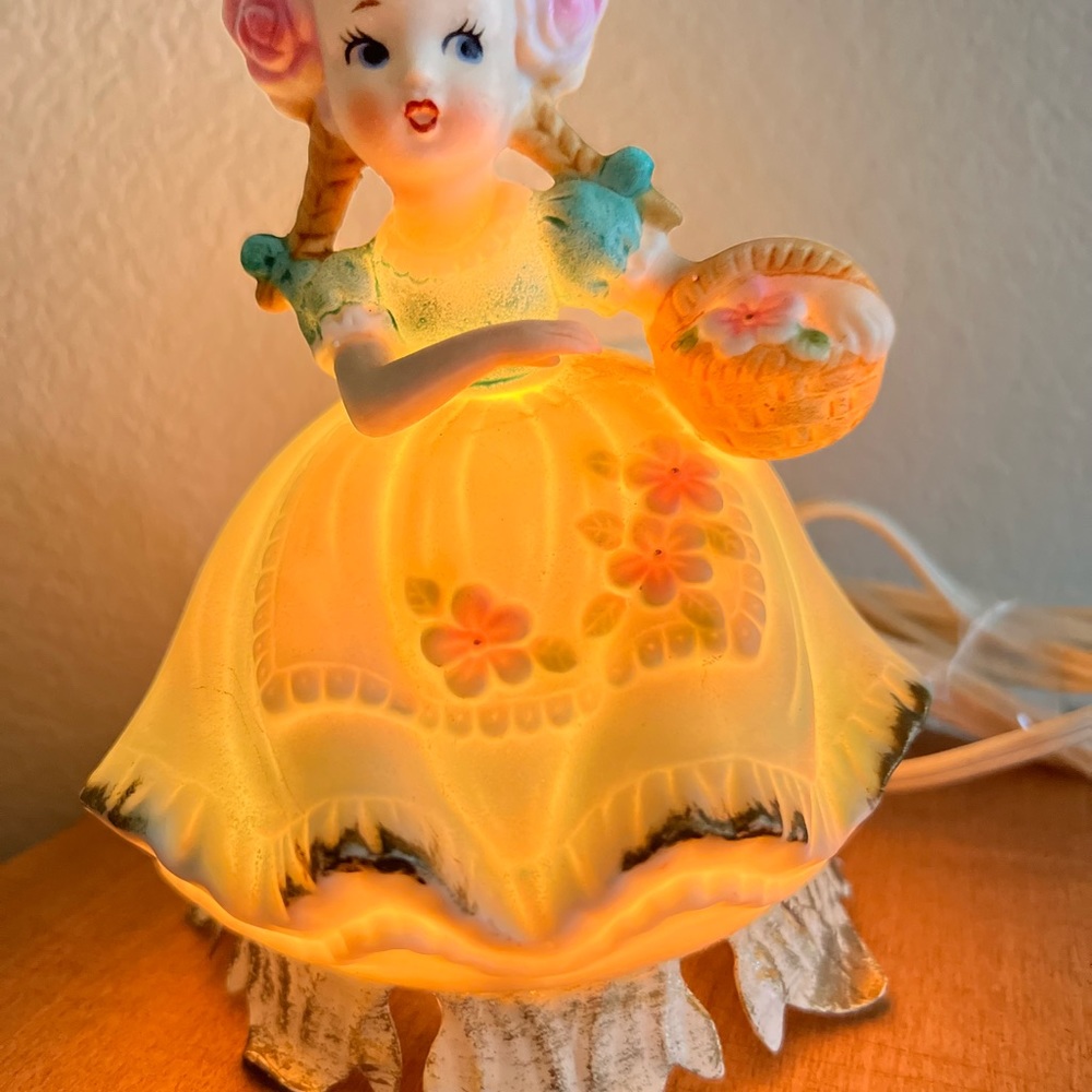 Vintage 1950’s Night Light With Little Girl Carrying Basket Of Flowers.